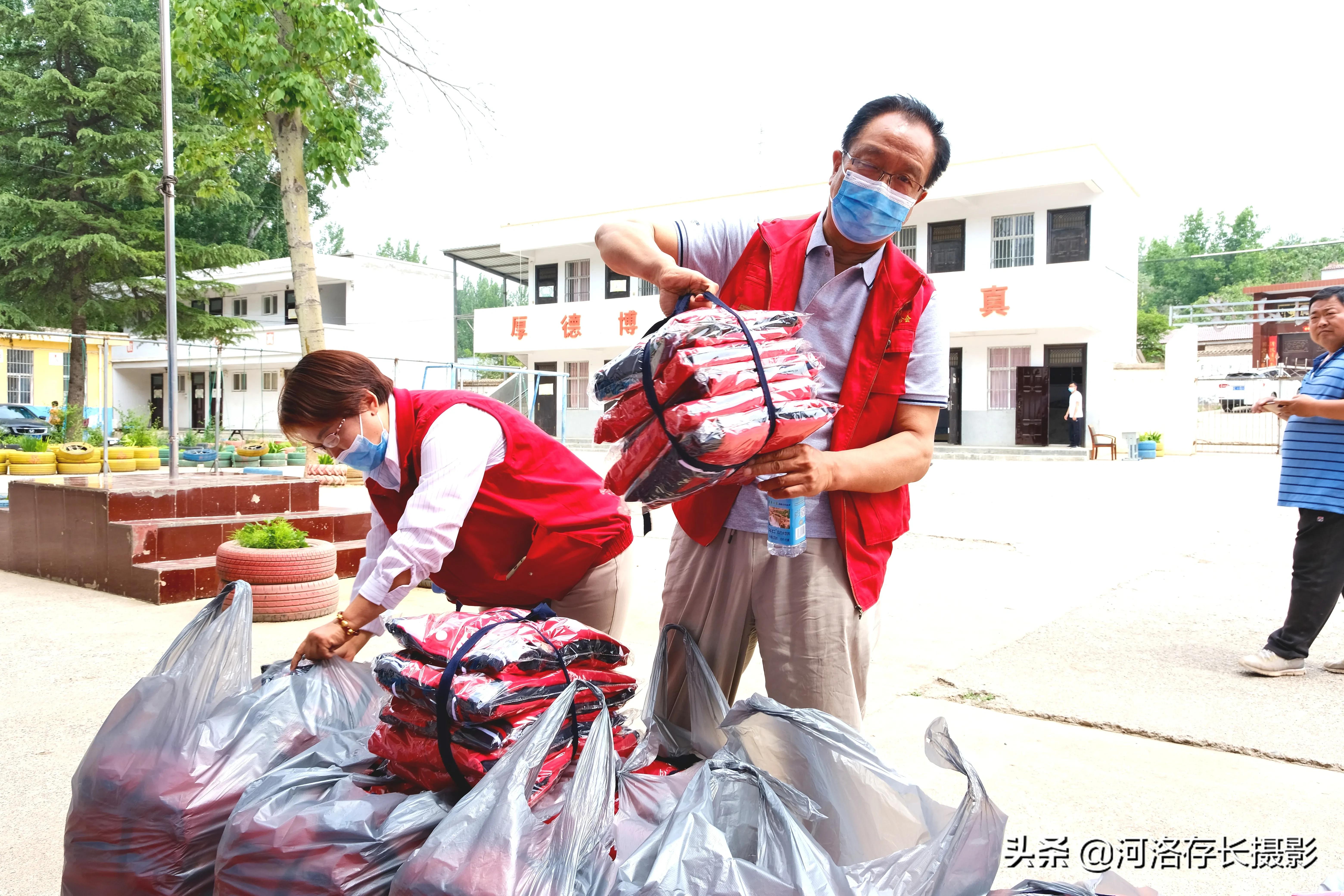 东宋镇中河小学爱心校服捐赠仪式(图21)