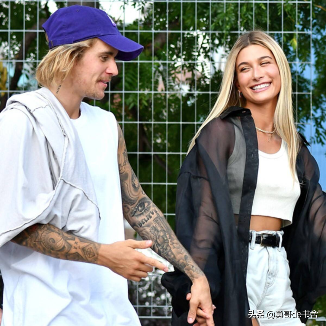 2022巴黎时装周最土CP出圈了！堪比欧阳娜娜搭上了宋小宝