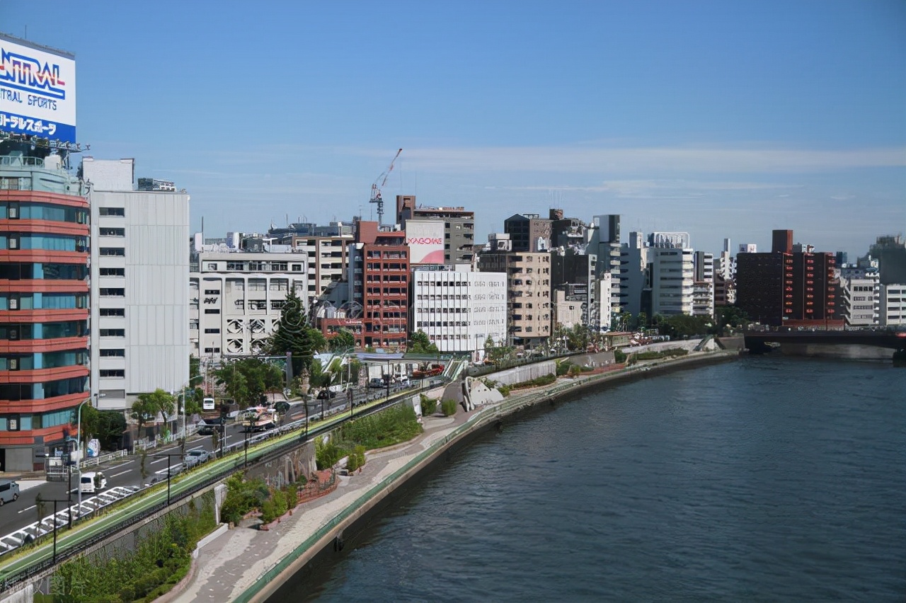 购房合同和房产证名字必须一致吗（房产证写两人名字房贷可能）