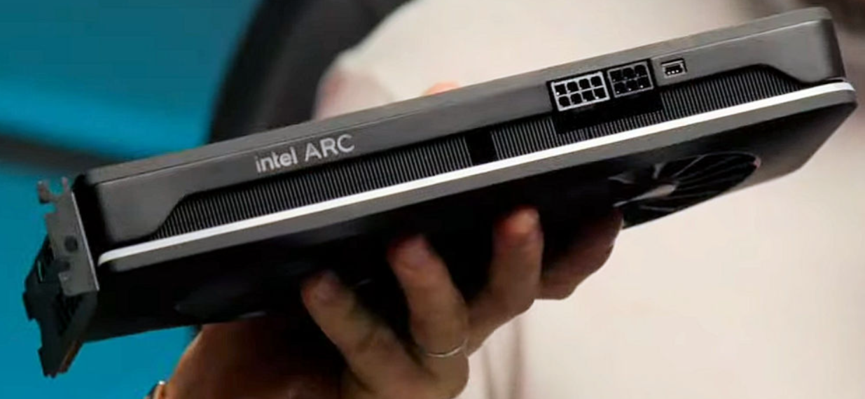 英特尔锐炫 A770 限量版旗舰独显亮相，配备 RGB 灯条