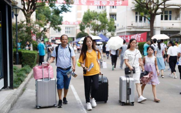 省内和省外上大学的区别有多大？学姐说出答案，学生早知道有好处