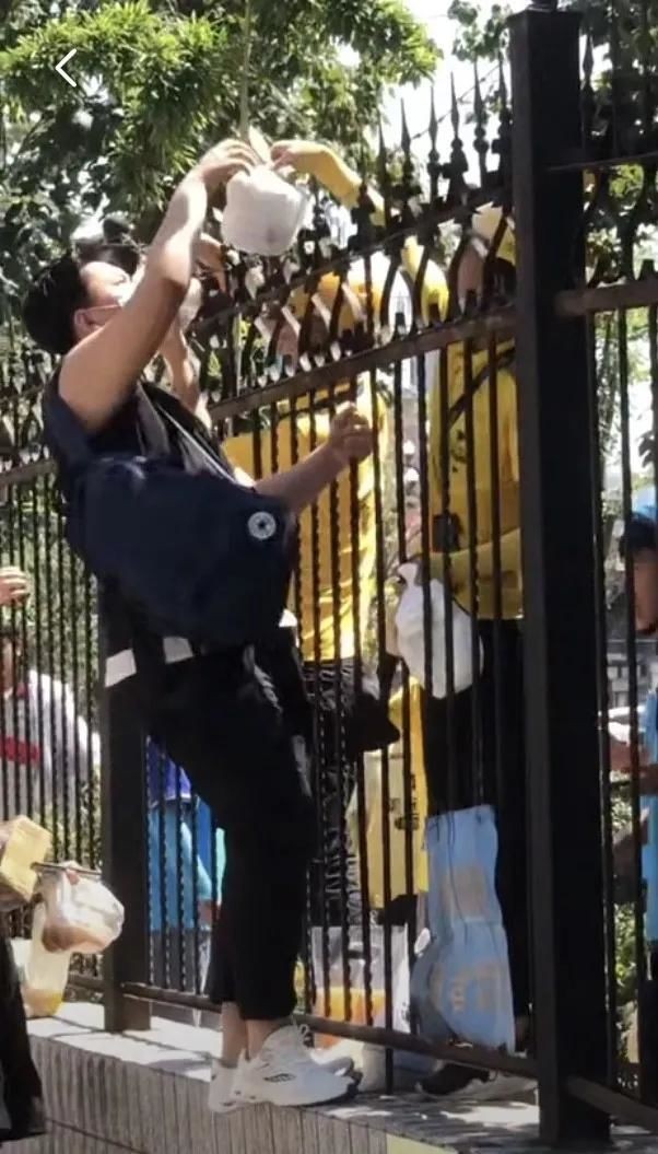 封校的当代大学生现状