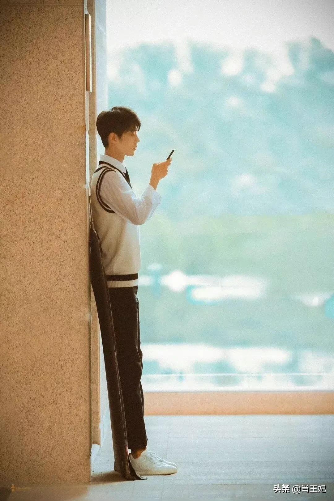 桃桃的一组生图,肖战的眼睛真好看,灵气逼人鲜花与少年绝配