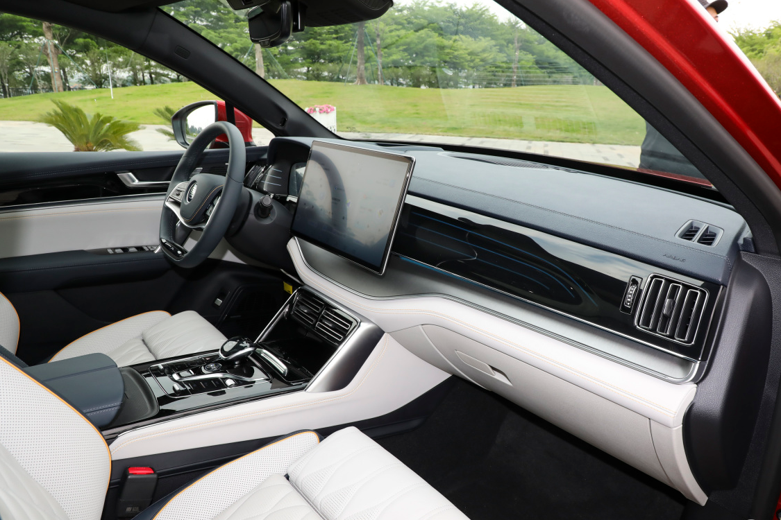 比亚迪又出新车了，比亚迪唐EV