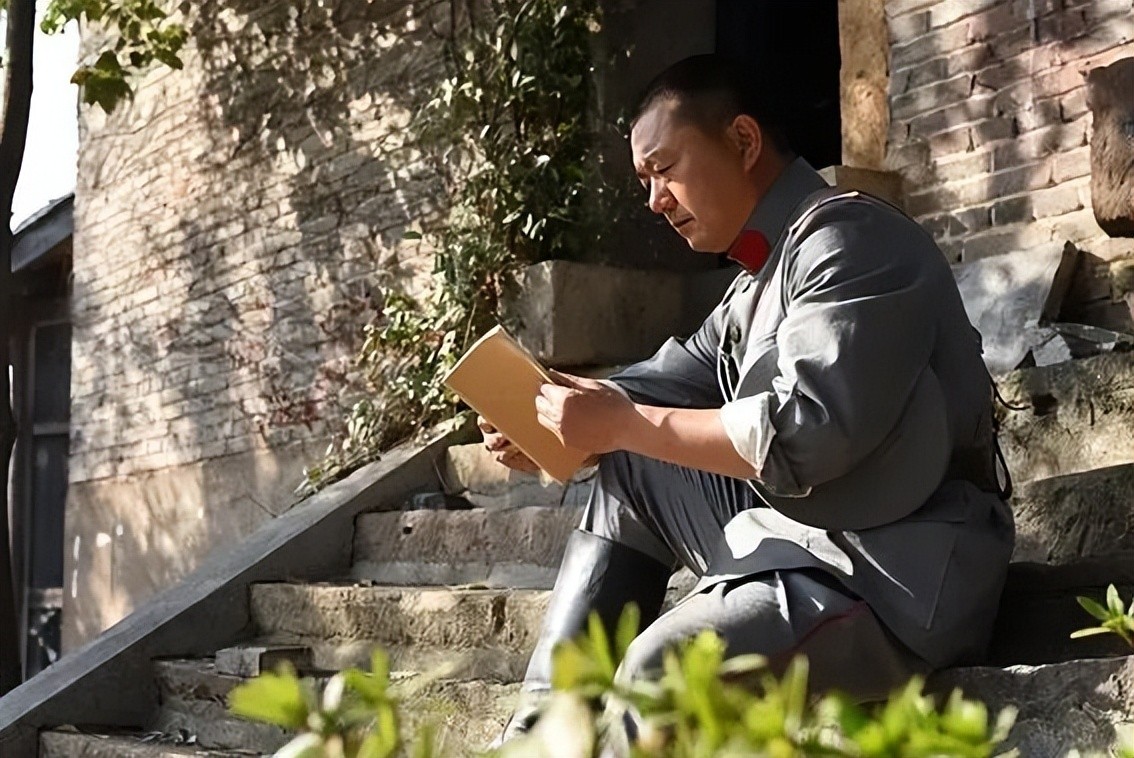 同样是演彭德怀，把董勇、宗利群、丁笑宜放在一起，差别就出来了