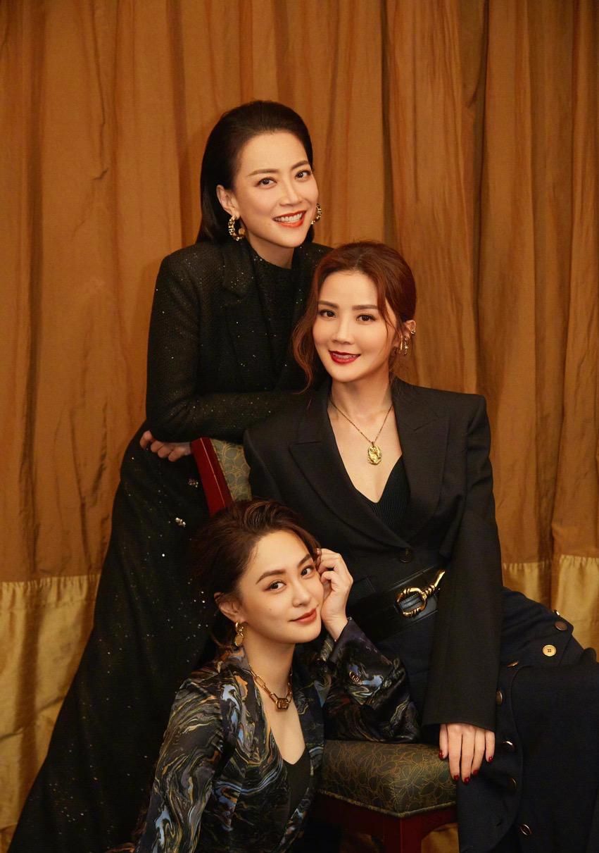 霍汶希穿西装也太飒了!时尚干练还帅气,与twins同框气场也不输