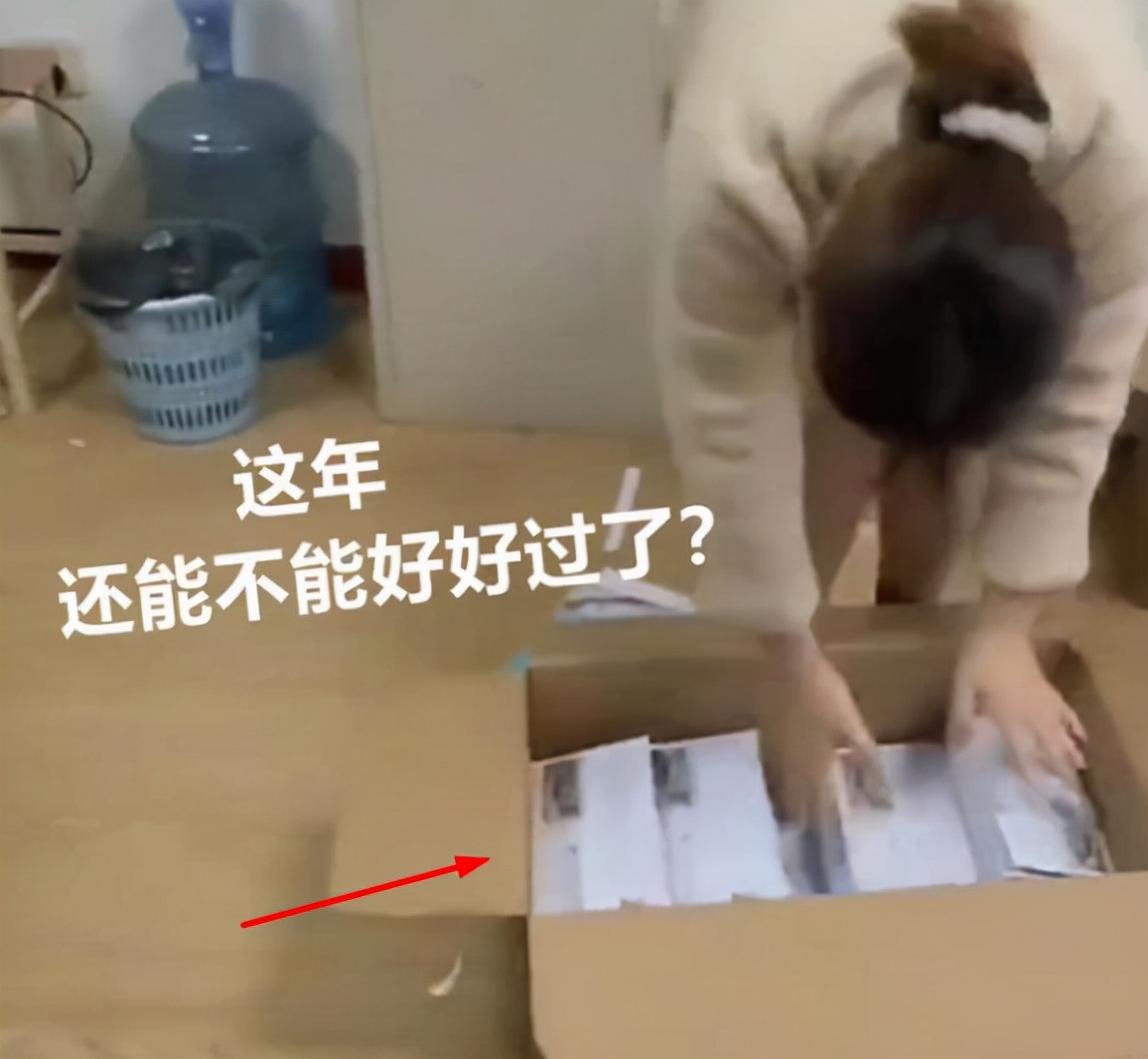 高校的“贴心”操作，将学生成绩单包邮到家，还附送挂科预警