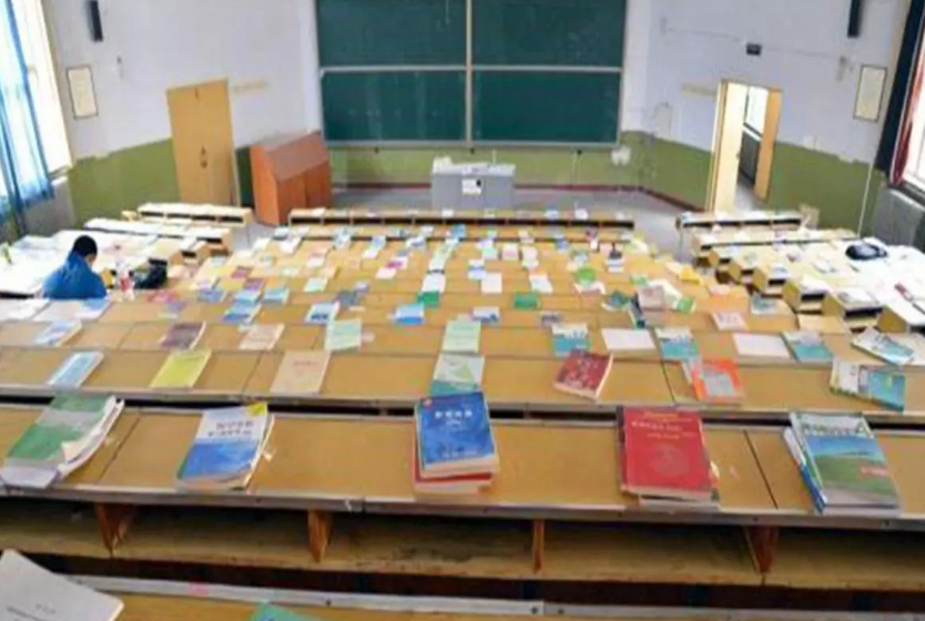 兵马未动粮草先行？一组高校教室实拍图走红，反被嘲“吃相”难看