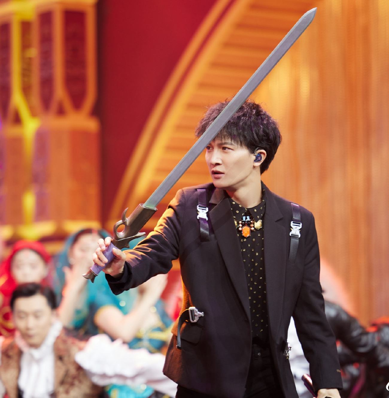 央视网络春晚官宣阵容，又见周深，他到底算不算“娘”？