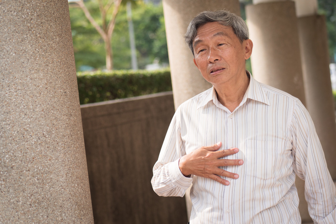 食管癌大多是“拖”出来的，身体有这4个表现，千万别轻易忽视了