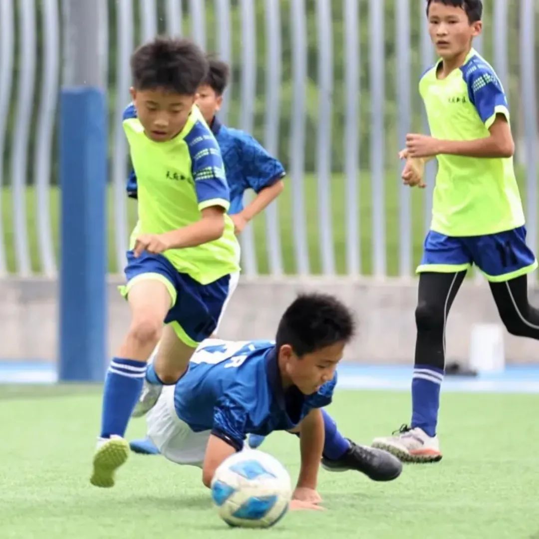 大林小学参加2022年第二届“天府杯”校园足球总决赛取得优异成绩