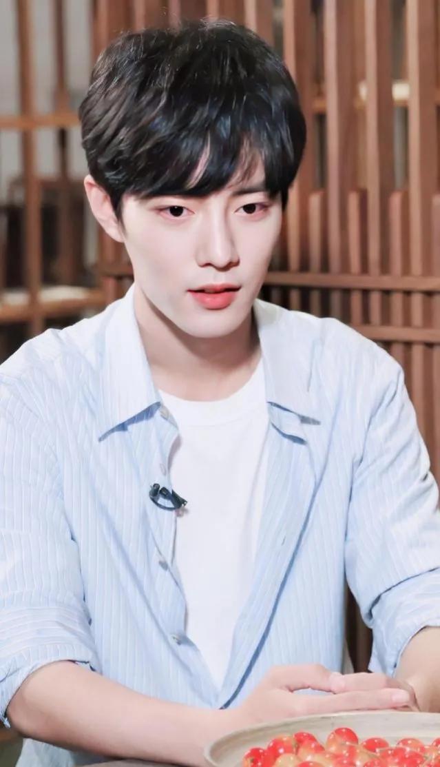 肖战超帅最新壁纸