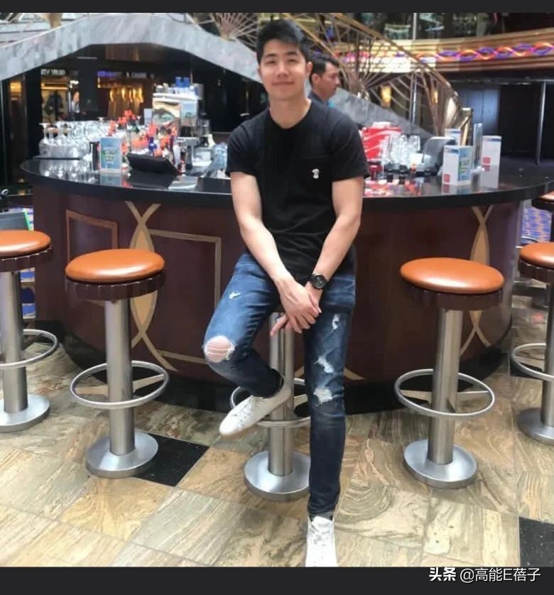 梅爱芳离世时,大儿子潘文皓只有7岁,小儿子潘进皓则只有5岁,两人当年