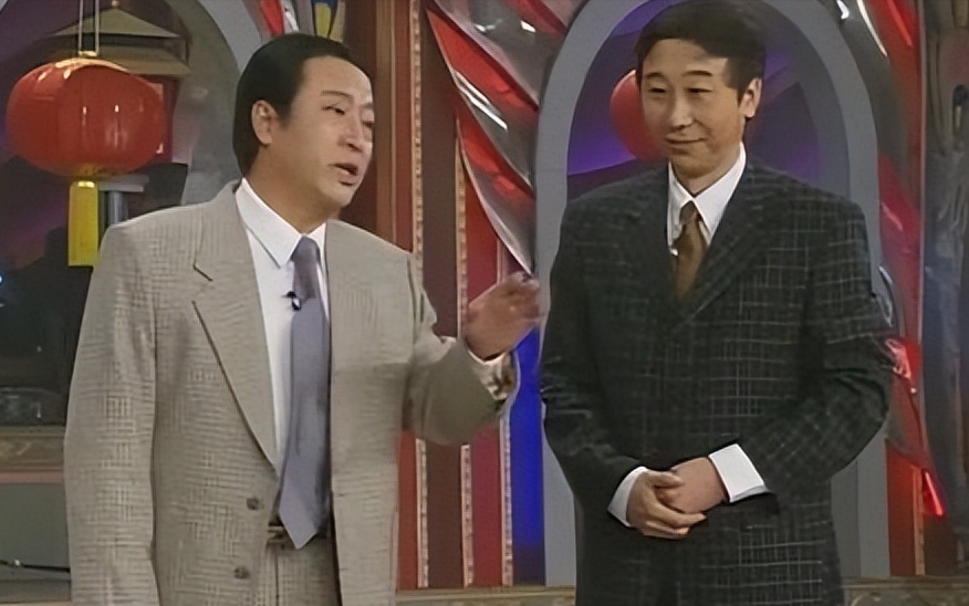 走红后抛下冯巩去当官,72岁的牛群如今怎样了?