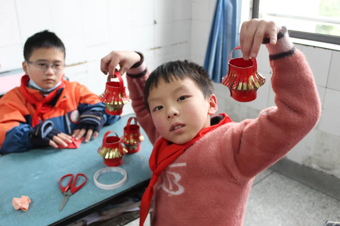 永安小学开展“爱成都·迎大运，永小娃庆元旦”活动