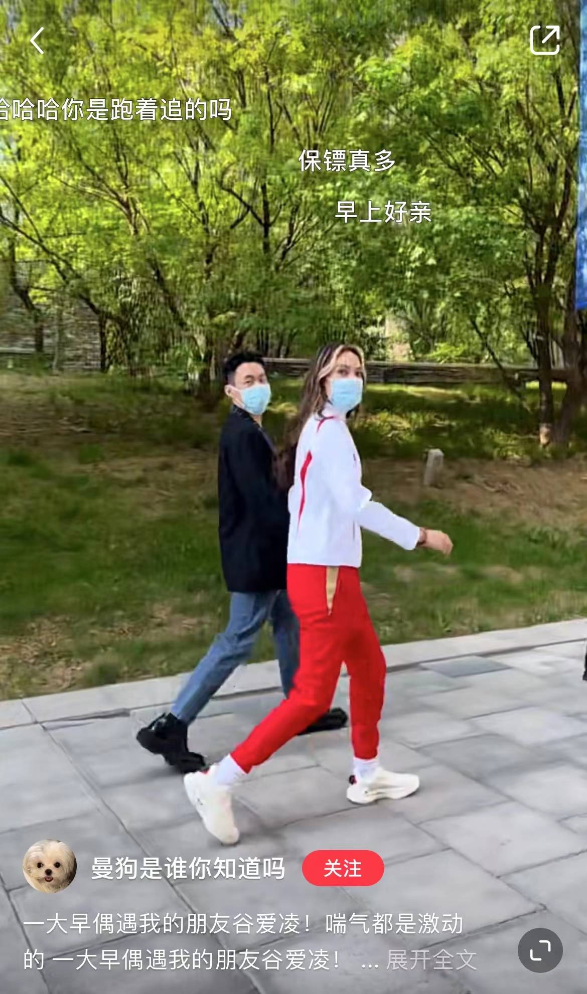 谷爱凌复古晚礼服太惊艳了！背后的经纪人竟是大雷哥