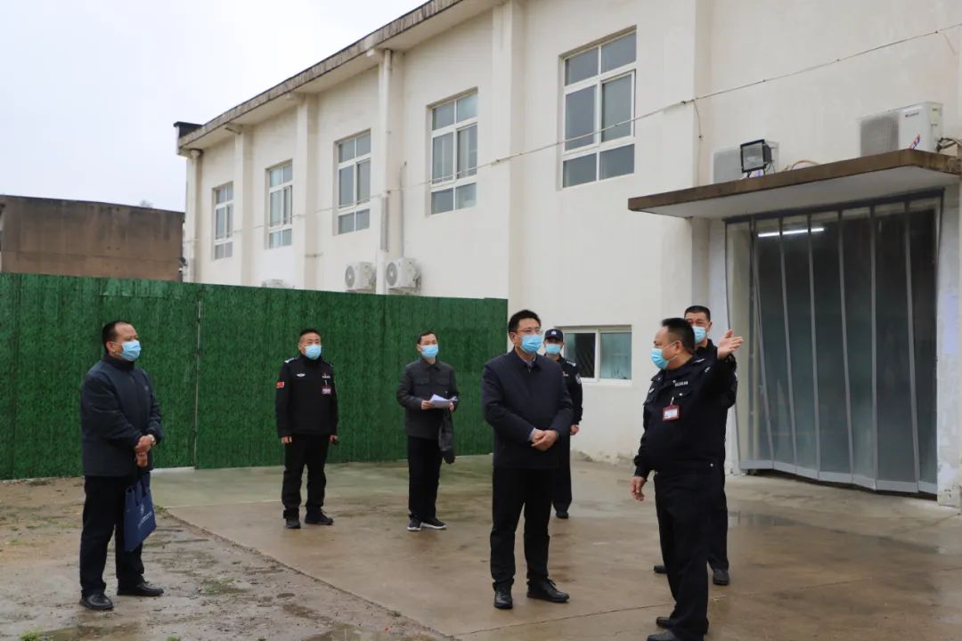 市司法局黨組書記、市監(jiān)獄黨委書記、第一政委饒祖明深入市監(jiān)獄指導(dǎo)調(diào)研疫情防控工作