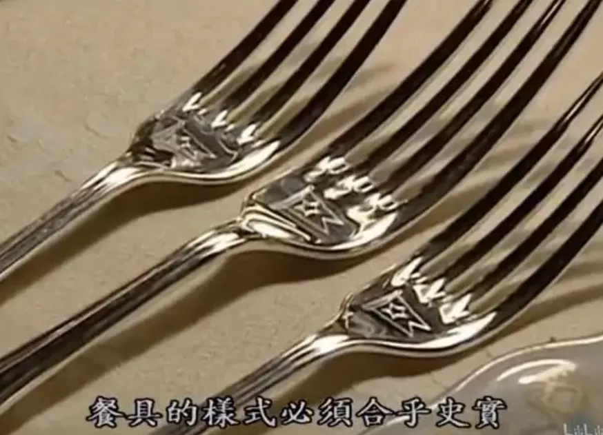1家网红餐厅的天价服务费曝光,戳穿了成人社会最残酷的现实