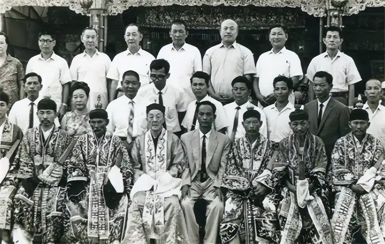 08年，陌生男子自称63代天师儿子，拿出信物证明宣称64代冒名顶替