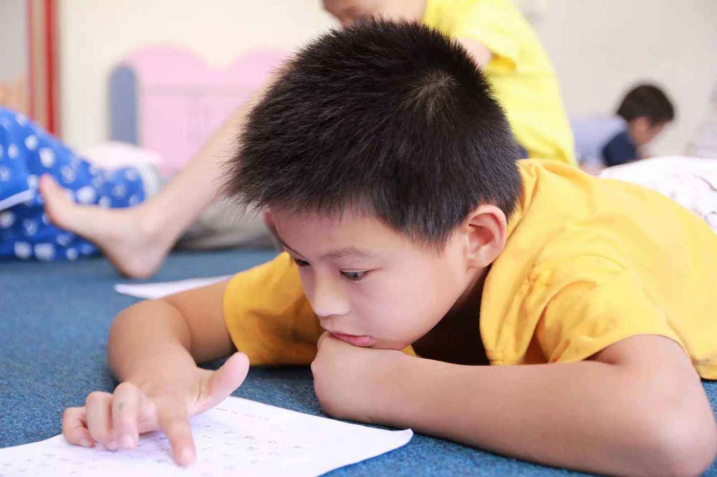 小孩子学不进去，真的是因为看电视？存在误区，看国外研究怎么说