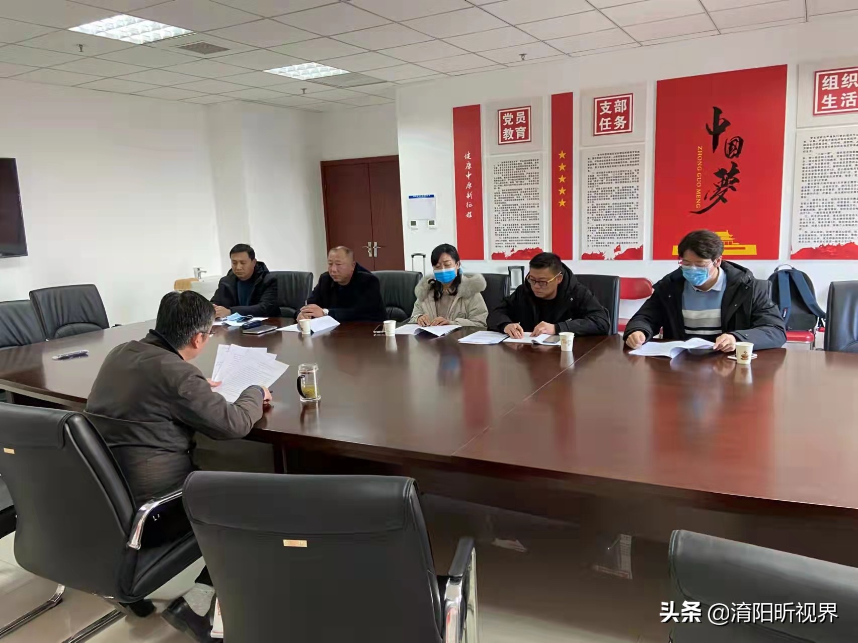 ���������г������������ط���һ�ߵ�����������