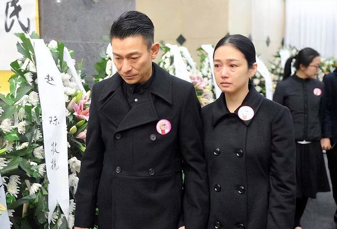 刘德华：一路坎坷到今天，与妻子雪藏爱情24年