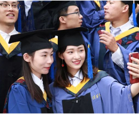 大学男生的“理想女友职业”排名，教师稳居榜首，幼师排名不理想