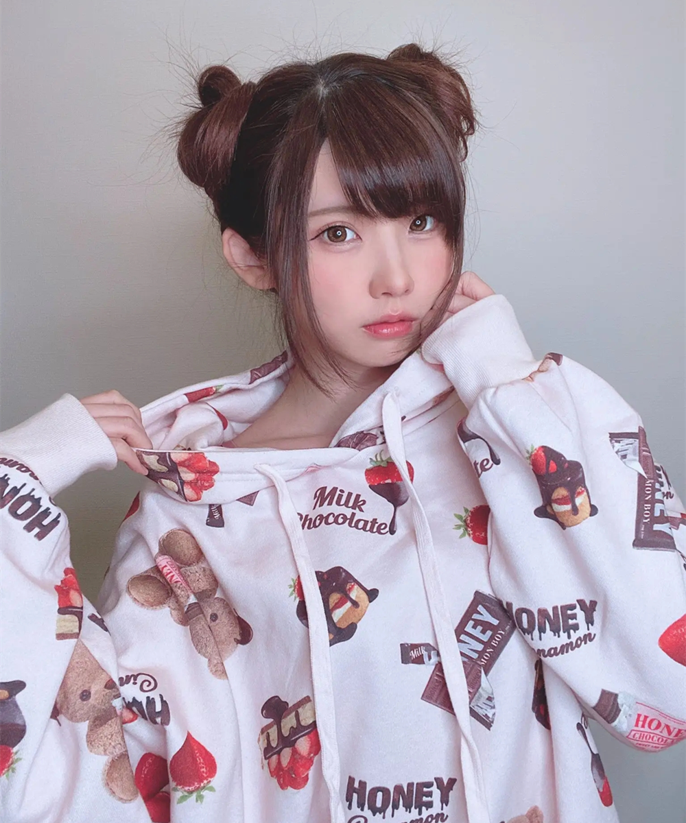 日本最强Cosplayer「えなこ」到底有多强？几分钟带你了解下！-哪边嗨