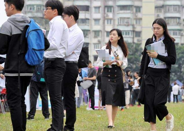 “国民企业”华为招聘了，部分岗位不限专业，3类大学生更有优势