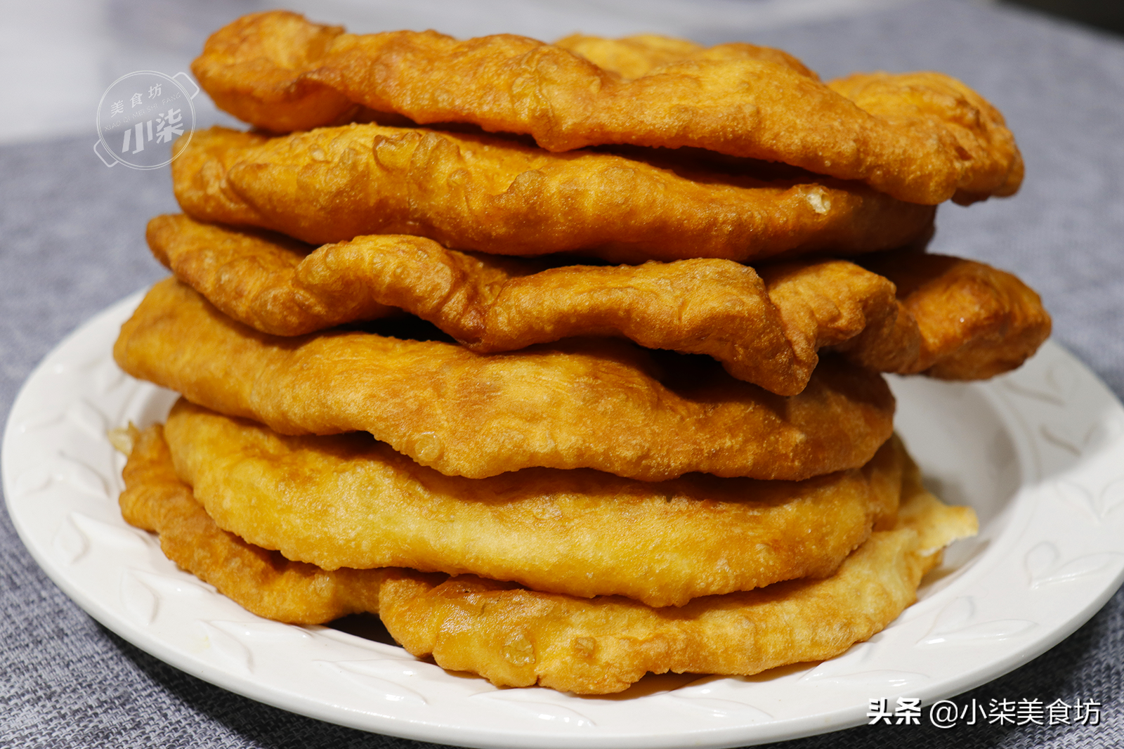 炸油饼时，切记不要直接揉面，早餐店老板教我2招，分享给大家