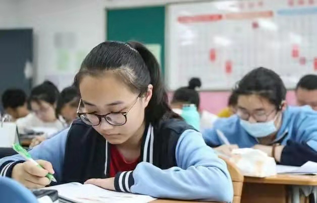 江苏省最强高中出炉，夺得11枚金牌，全国排名前十