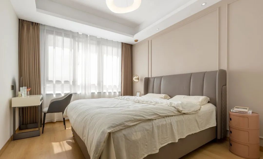 128m²养眼小两房：轻法式+原木风的混搭精髓，在她家感受到了