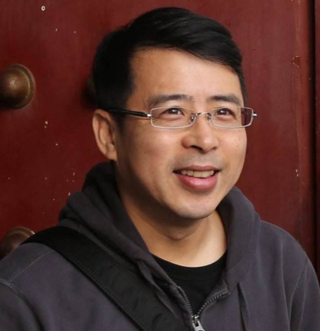 阿丘：包养2女大学生，还要替中国道歉？如今当老师，培养主持人