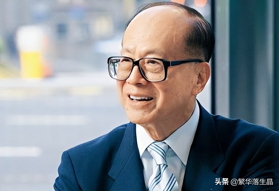 26岁李思德身价超700亿，获李嘉诚力捧，梁洛施三子疑似被边缘化