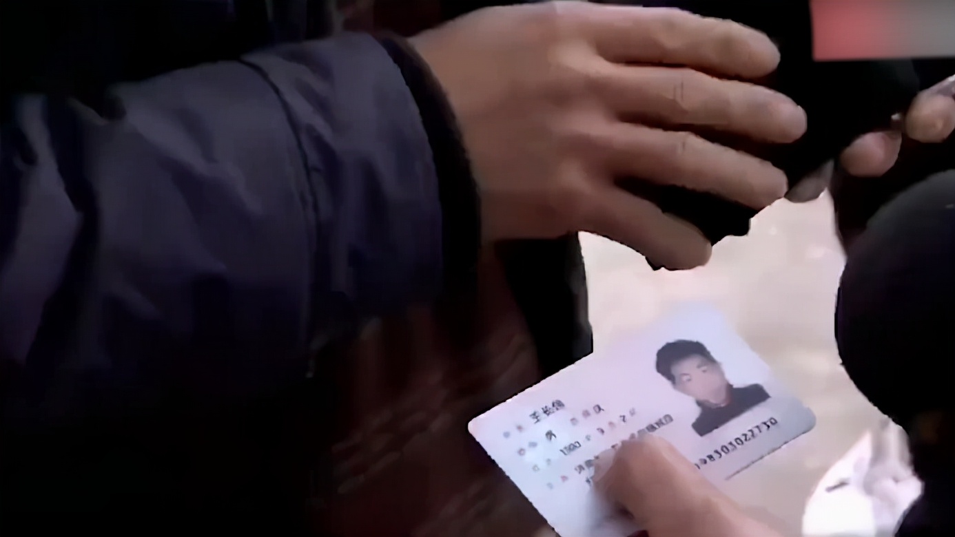 与丈夫结婚21年，却发现世上没有此人，同床21年的他究竟是谁？