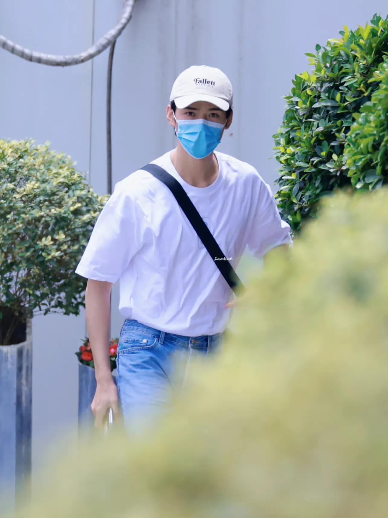 龚俊向往的生活录制饭拍，一身休闲穿搭少年感爆棚