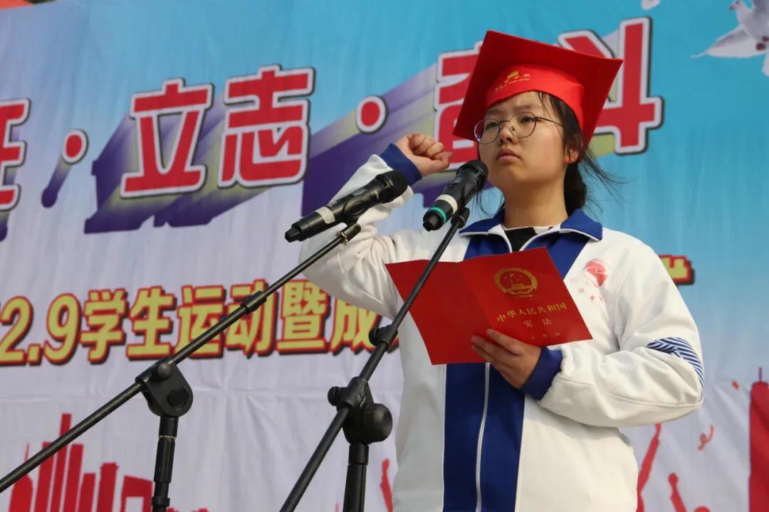 閬中中學(xué)舉行高三學(xué)生成人宣誓儀式(圖18) 閬中中學(xué)舉行高三學(xué)生成人宣誓儀式(圖18)