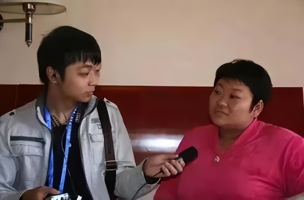 他36岁，年少失明，北漂后成主持人、主编、摄影师，已结婚生女