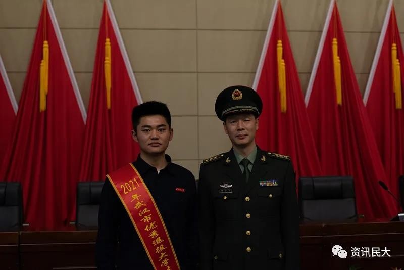 服役武警、驻守边境！湖北这4位大学生如今退役复学，就读于同所高校