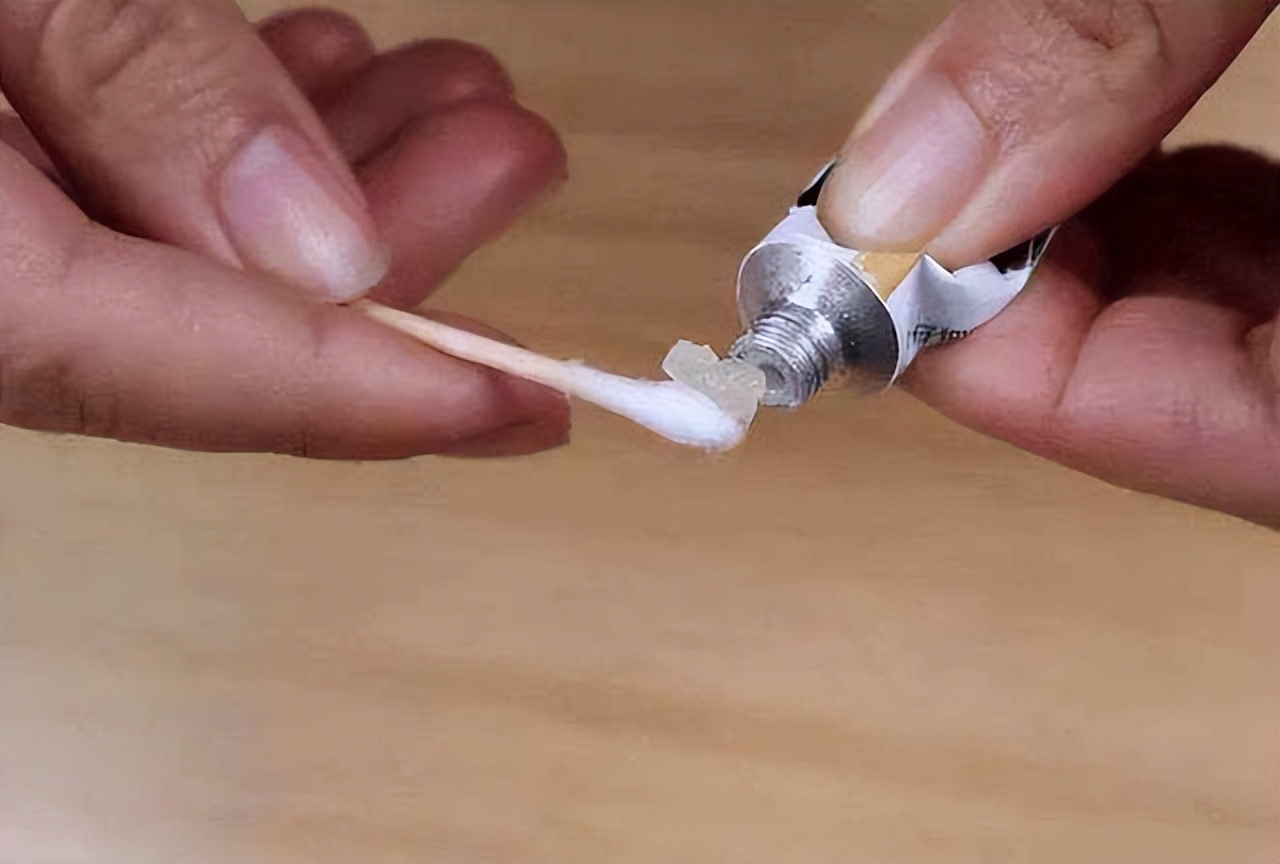 红霉素软膏，在眼部涂两下，对身体影响有多大？建议来了解下