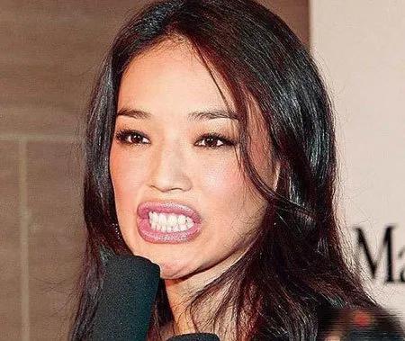 明明是绝色，怎么拍出这么丑的照片，妆容难看，用的是丑颜相机吗