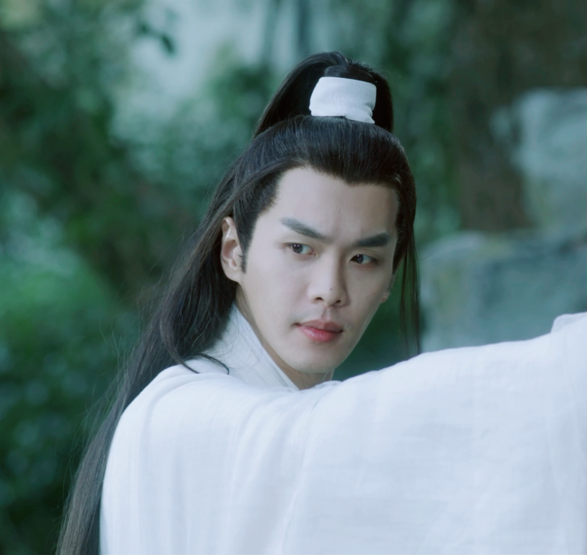 “龙须刘海”不要轻易尝试！有人仙气十足，有人酷似蟑螂精