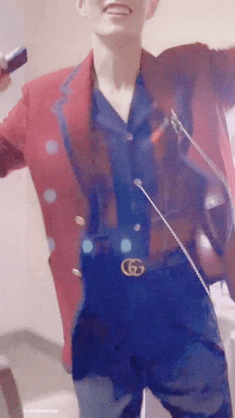 桃桃的一组生图,肖战的眼睛真好看,灵气逼人鲜花与少年绝配