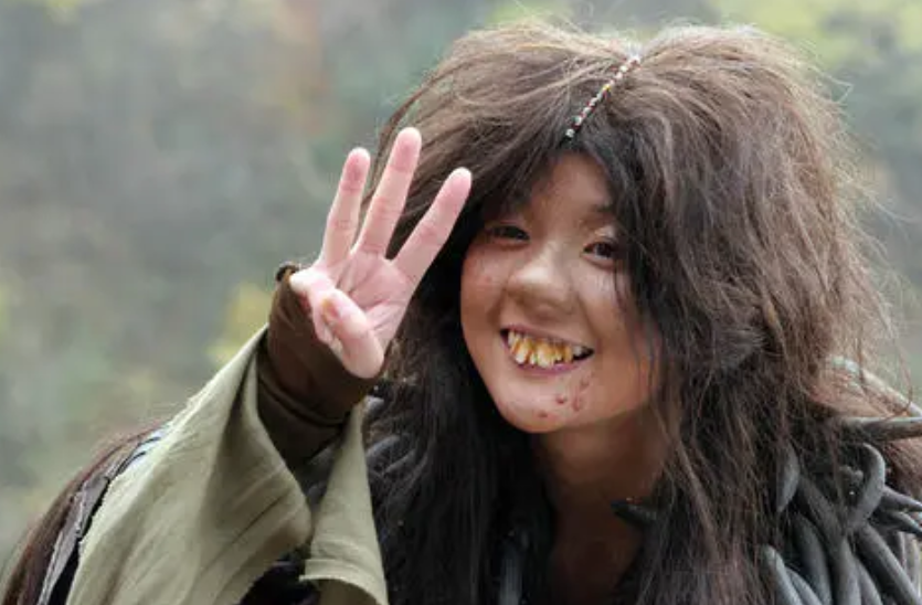 明明是美女，但为演戏都豁出去了！这10个女星的造型，个个辣眼睛