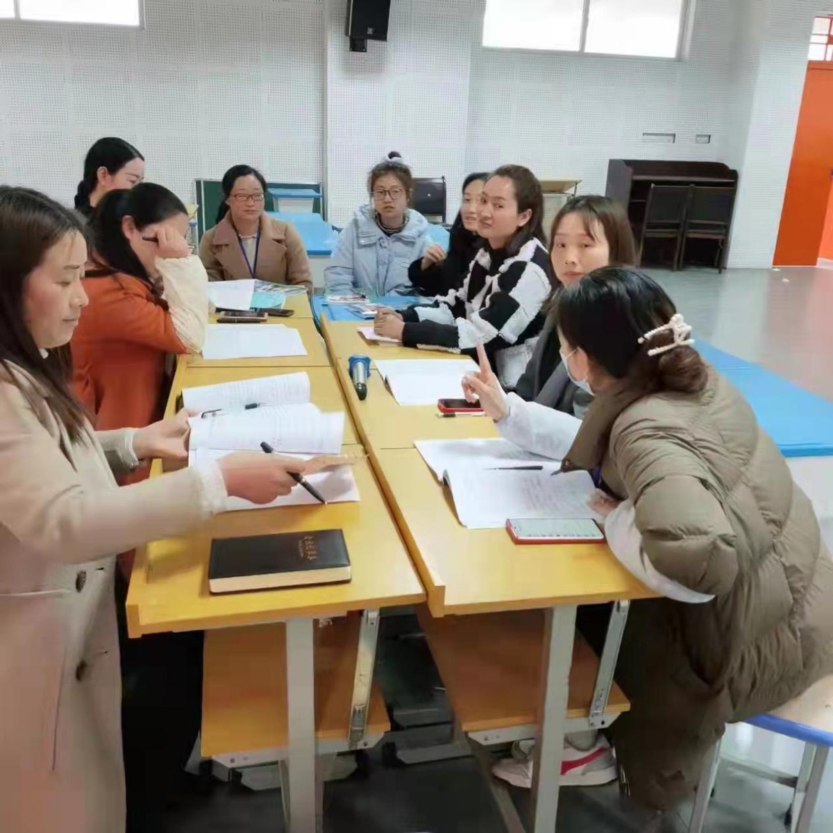 雷波县城关小学锦屏校区二年级语文组开展教研活动