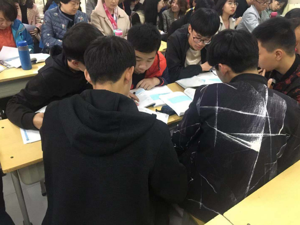 供一个本科生读4年书，到底要花多少钱？普通家庭会有压力