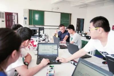 陕西30所高校新增专业目录，国家31种新专业透露就业新趋势！专家解析@2022届高考同学