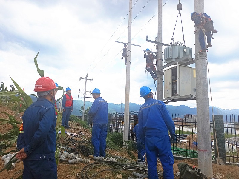 国网西乡县供电公司：护群众清凉无惧酷暑“烤＂验