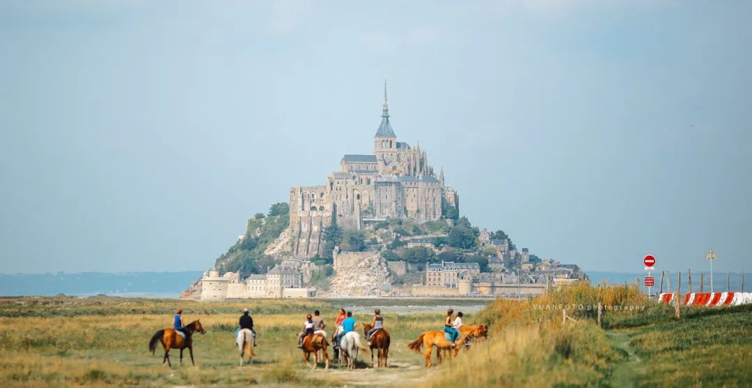 抱歉蹭热，看到周杰伦新专辑封面，回忆在圣米歇尔山的旅拍照片