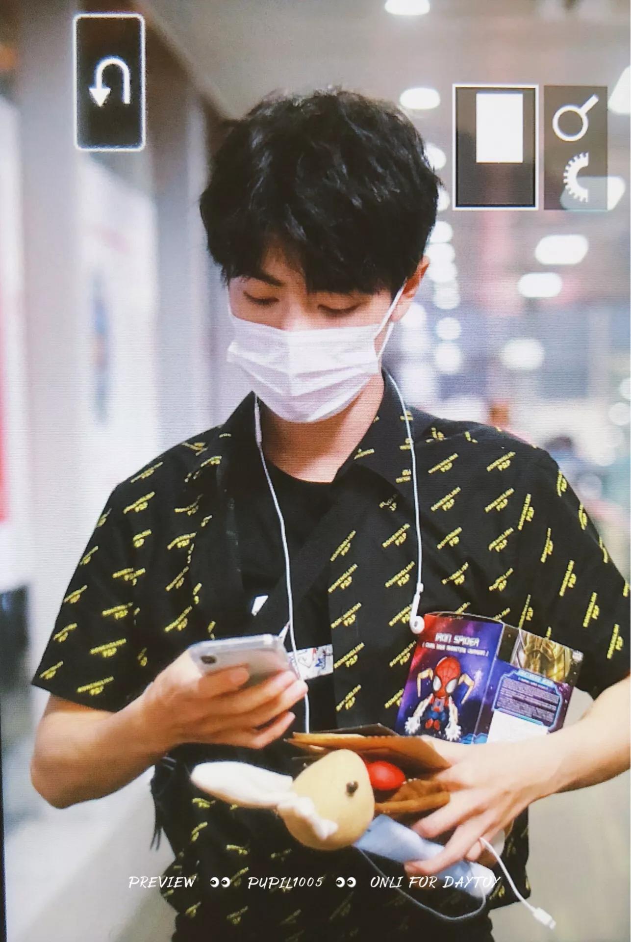 考古肖战:2018年9月—12月机场时间线汇总,今天请叫我收图狂魔